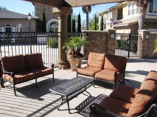 Sonoran Suites Of San Diego Виста Екстериор снимка